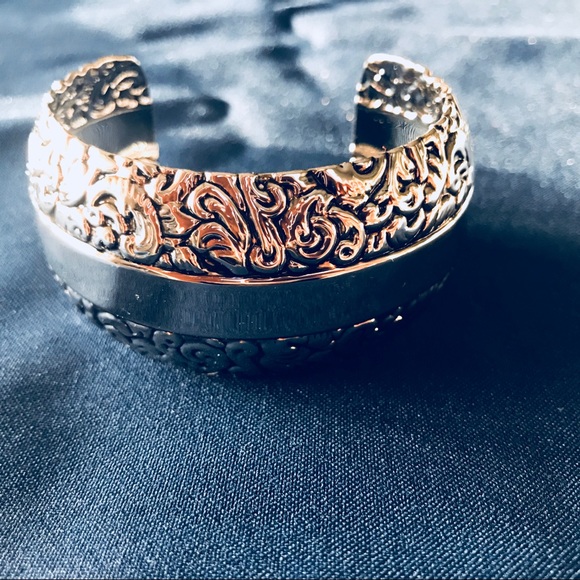 NWOT Lia Sophia cuff - Picture 3 of 3